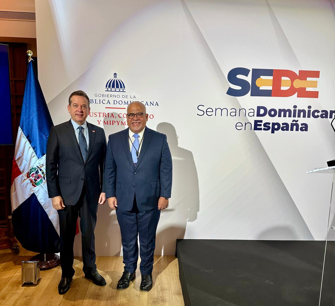 Ministro Ito Bisonó y director general Promipyme Fabricio Gómez Mazara participan en Semana Dominicana en España